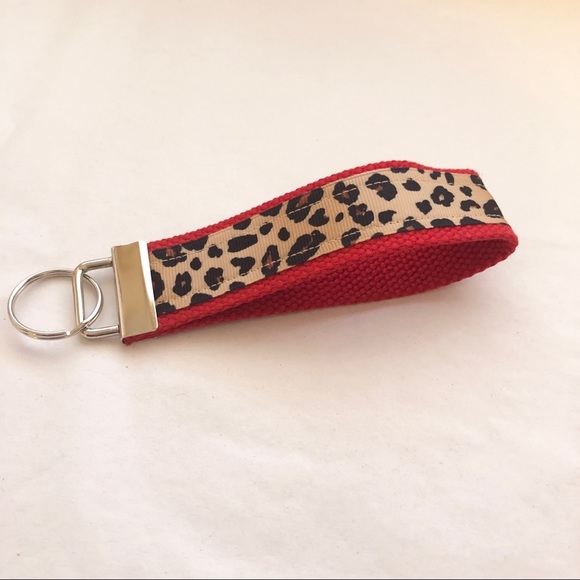 Accessories - Leopard with red keychain